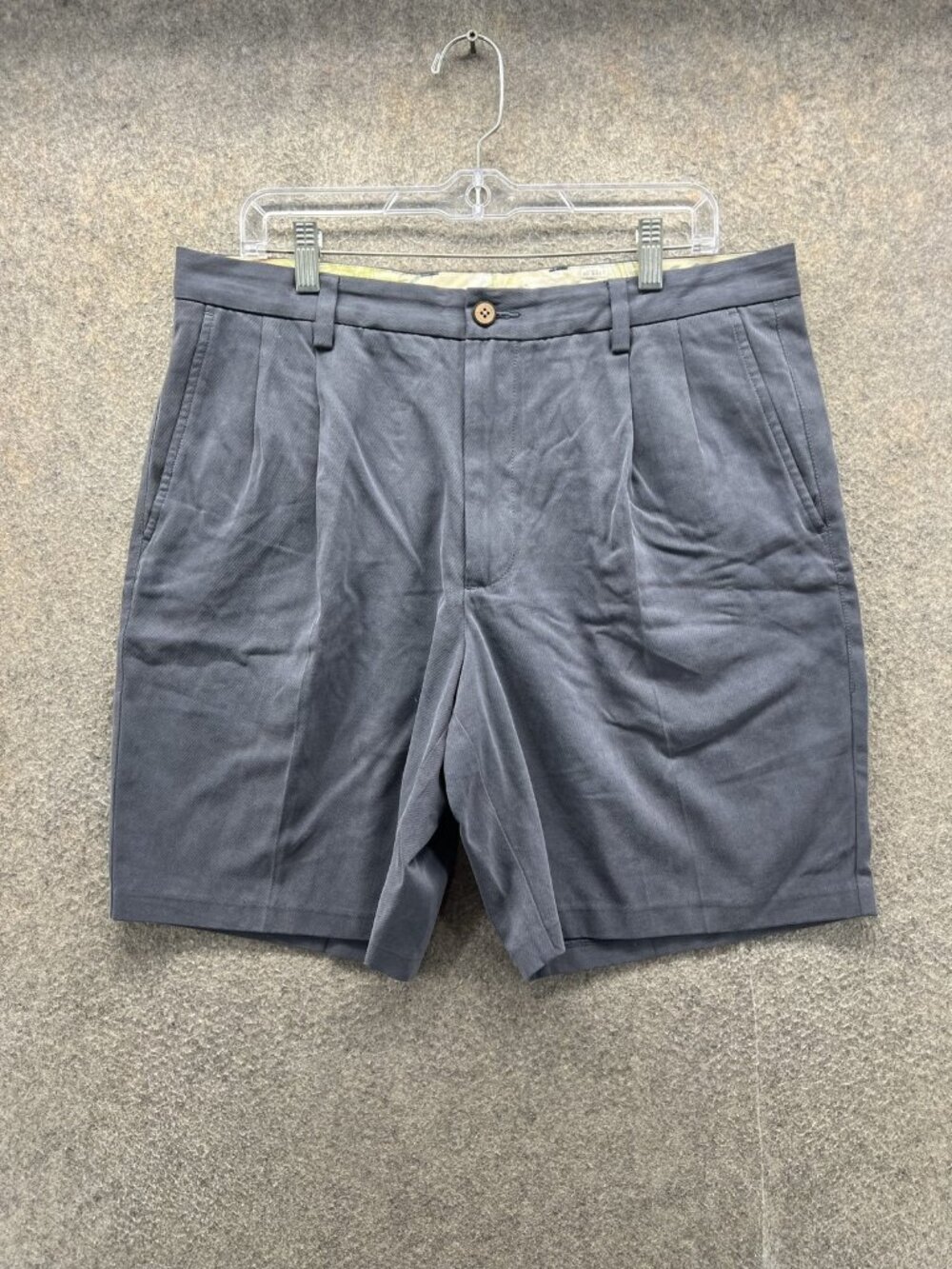 Tommy Bahama Shorts Mens 34 Gray Chino Pleated Silk Cotton Casual Summer Travel